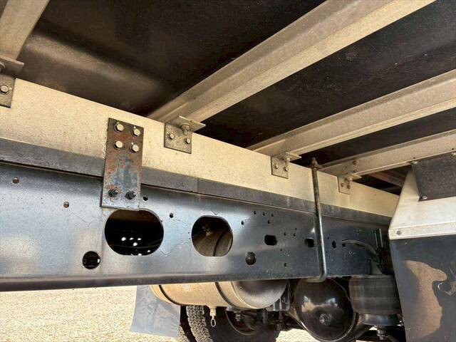 いすゞフォワード冷凍車（冷蔵車）中型（4t）[写真13]