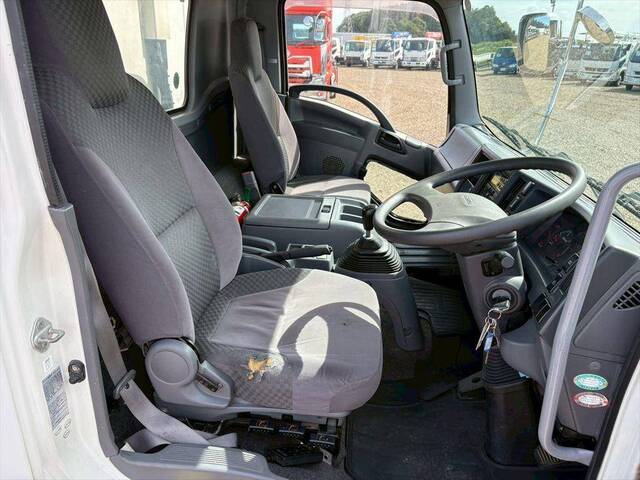 いすゞフォワード冷凍車（冷蔵車）中型（4t）[写真18]