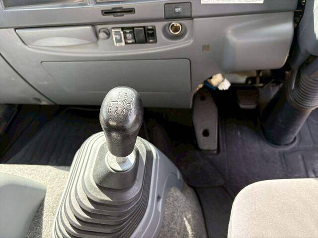 いすゞフォワード冷凍車（冷蔵車）中型（4t）[写真20]