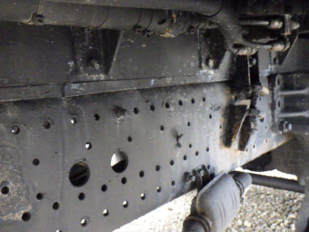 いすゞフォワード冷蔵冷凍ウイング増トン（6t・8t）[写真13]