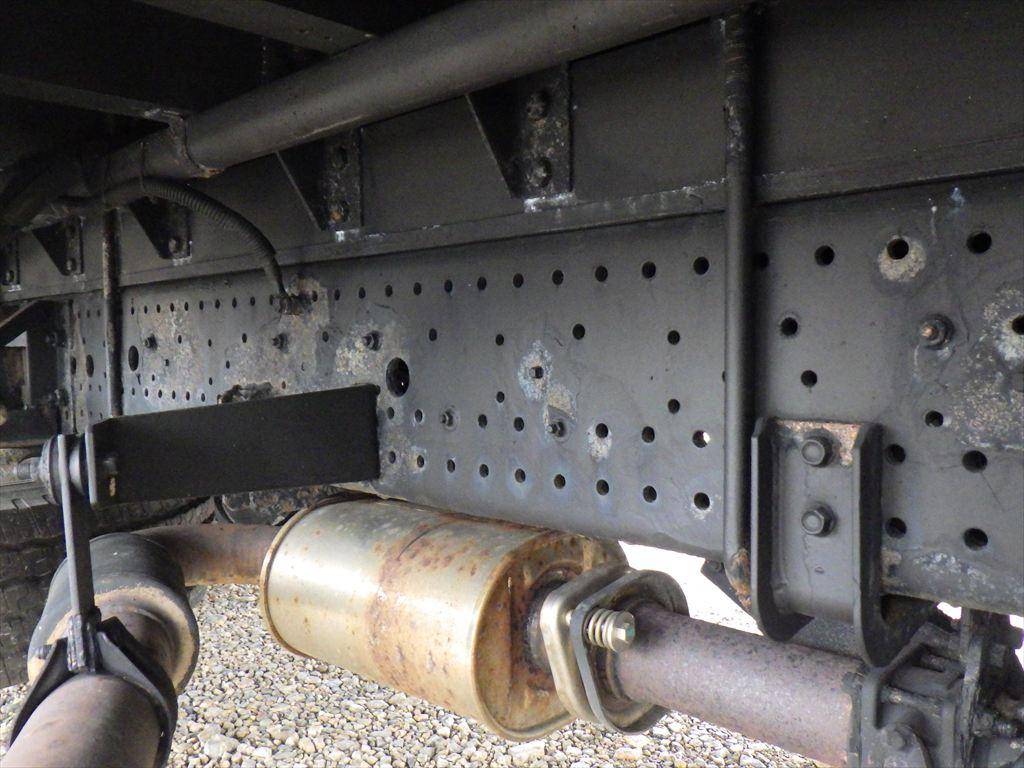 いすゞフォワード冷蔵冷凍ウイング増トン（6t・8t）[写真14]