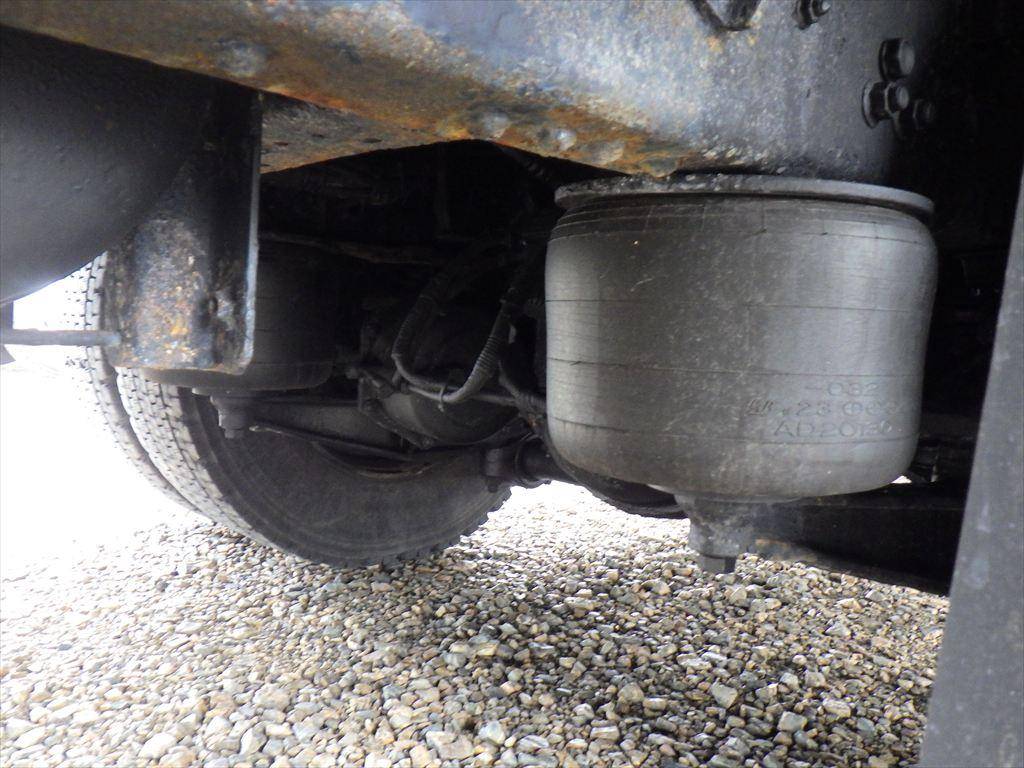 いすゞフォワード冷蔵冷凍ウイング増トン（6t・8t）[写真15]