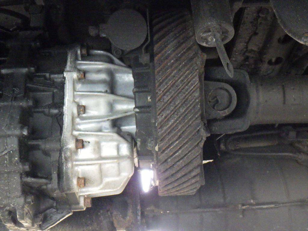 いすゞフォワード冷蔵冷凍ウイング増トン（6t・8t）[写真16]