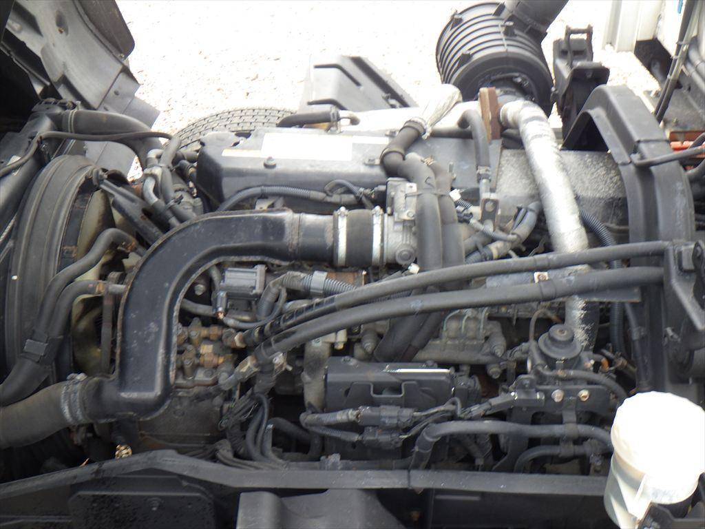 いすゞフォワード冷蔵冷凍ウイング増トン（6t・8t）[写真17]