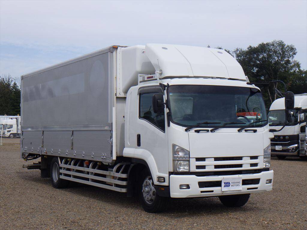 いすゞフォワード冷蔵冷凍ウイング増トン（6t・8t）[写真02]