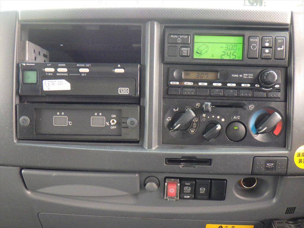 いすゞフォワード冷蔵冷凍ウイング増トン（6t・8t）[写真21]