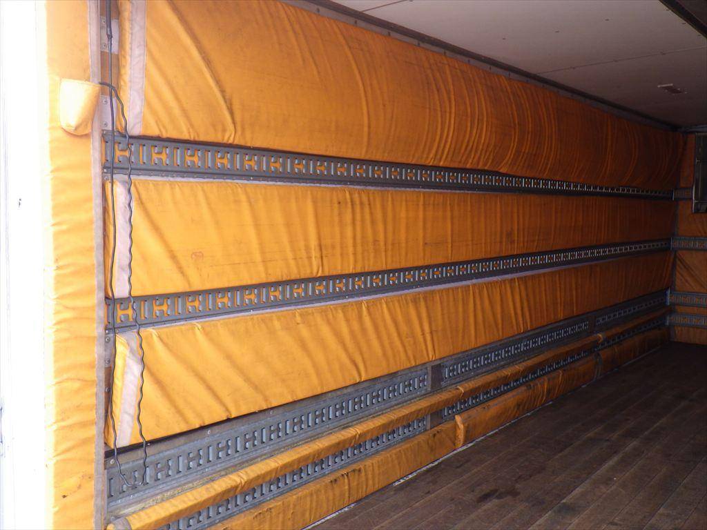 いすゞフォワード冷蔵冷凍ウイング増トン（6t・8t）[写真09]