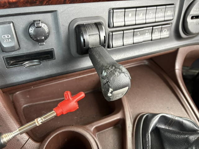 日野プロフィアトレーラーヘッド（トラクターヘッド）大型（10t）[写真22]