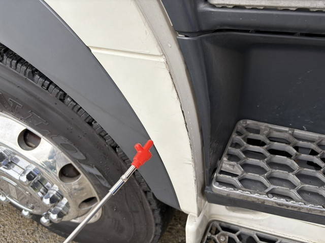 日野プロフィアトレーラーヘッド（トラクターヘッド）大型（10t）[写真36]