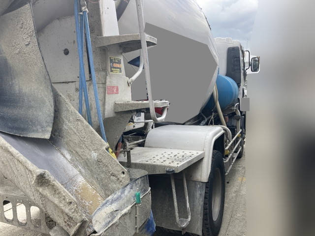 いすゞフォワードミキサー車（コンクリートミキサー）増トン（6t・8t）[写真02]