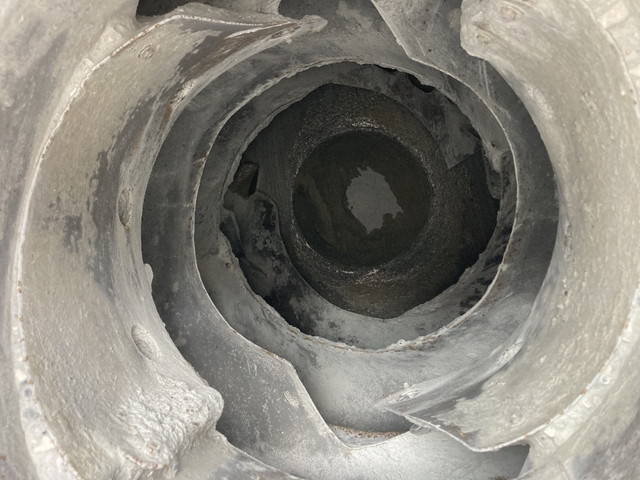 いすゞフォワードミキサー車（コンクリートミキサー）増トン（6t・8t）[写真08]