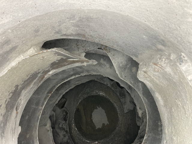 いすゞフォワードミキサー車（コンクリートミキサー）増トン（6t・8t）[写真09]