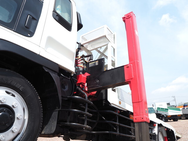 いすゞフォワードセルフクレーン4段増トン（6t・8t）[写真10]