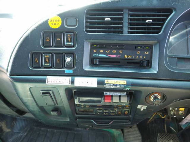 いすゞフォワードセルフクレーン4段増トン（6t・8t）[写真37]