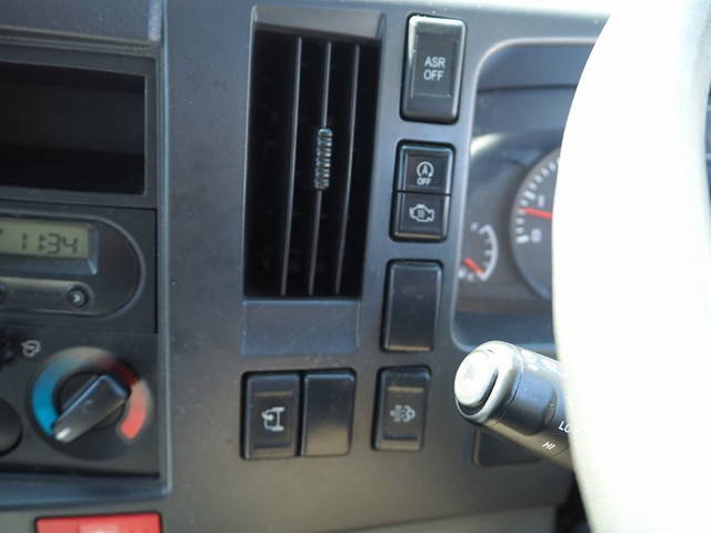 いすゞエルフアルミバン小型（2t・3t）[写真37]