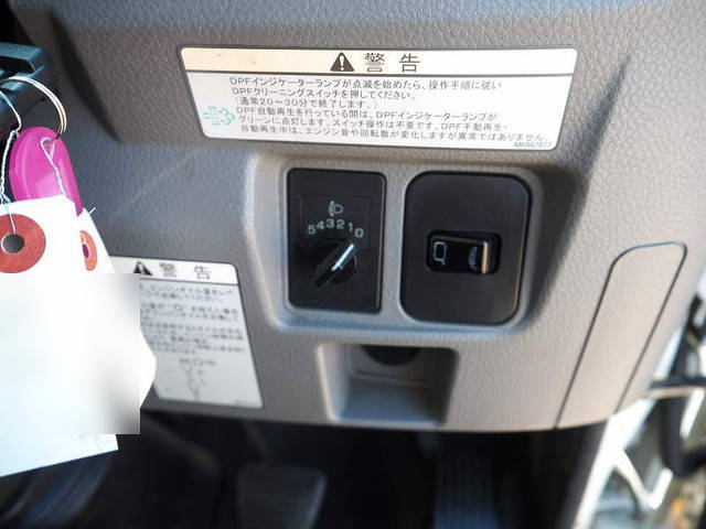 三菱ふそうキャンタークレーン4段小型（2t・3t）[写真40]