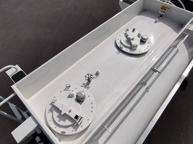 トヨタその他の車種タンク車（タンクローリー）小型（2t・3t）[写真08]