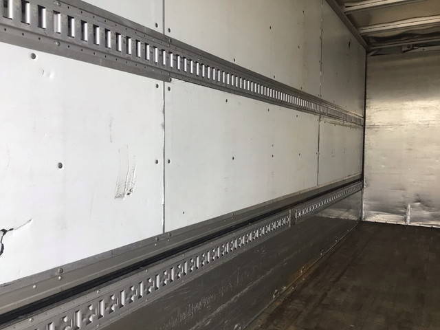 三菱ふそうファイターアルミウイング中型（4t）[写真12]