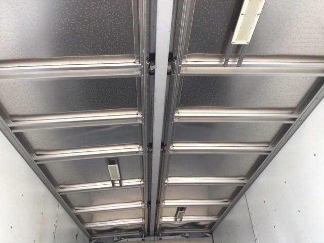 三菱ふそうファイターアルミウイング中型（4t）[写真14]