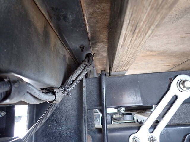 いすゞエルフ平ボディ小型（2t・3t）[写真26]