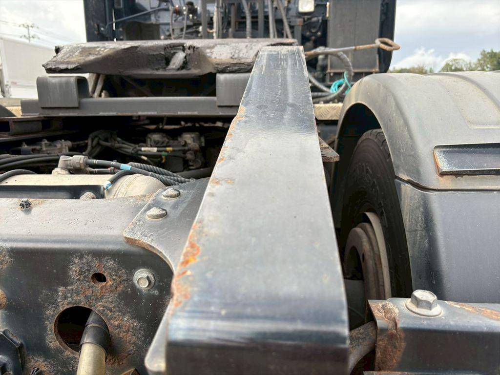 日野プロフィアトレーラーヘッド（トラクターヘッド）大型（10t）[写真10]