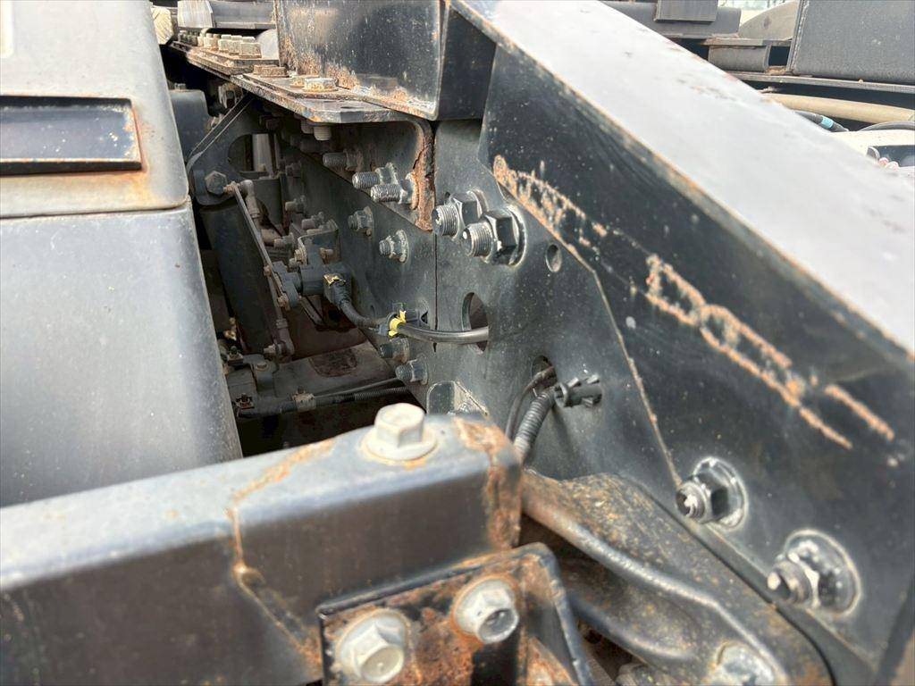 日野プロフィアトレーラーヘッド（トラクターヘッド）大型（10t）[写真11]