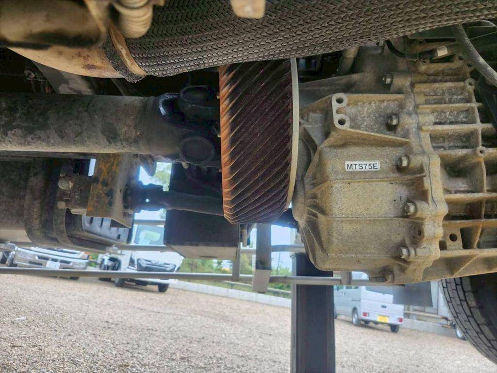 UDトラックスクオンセルフローダー大型（10t）[写真15]