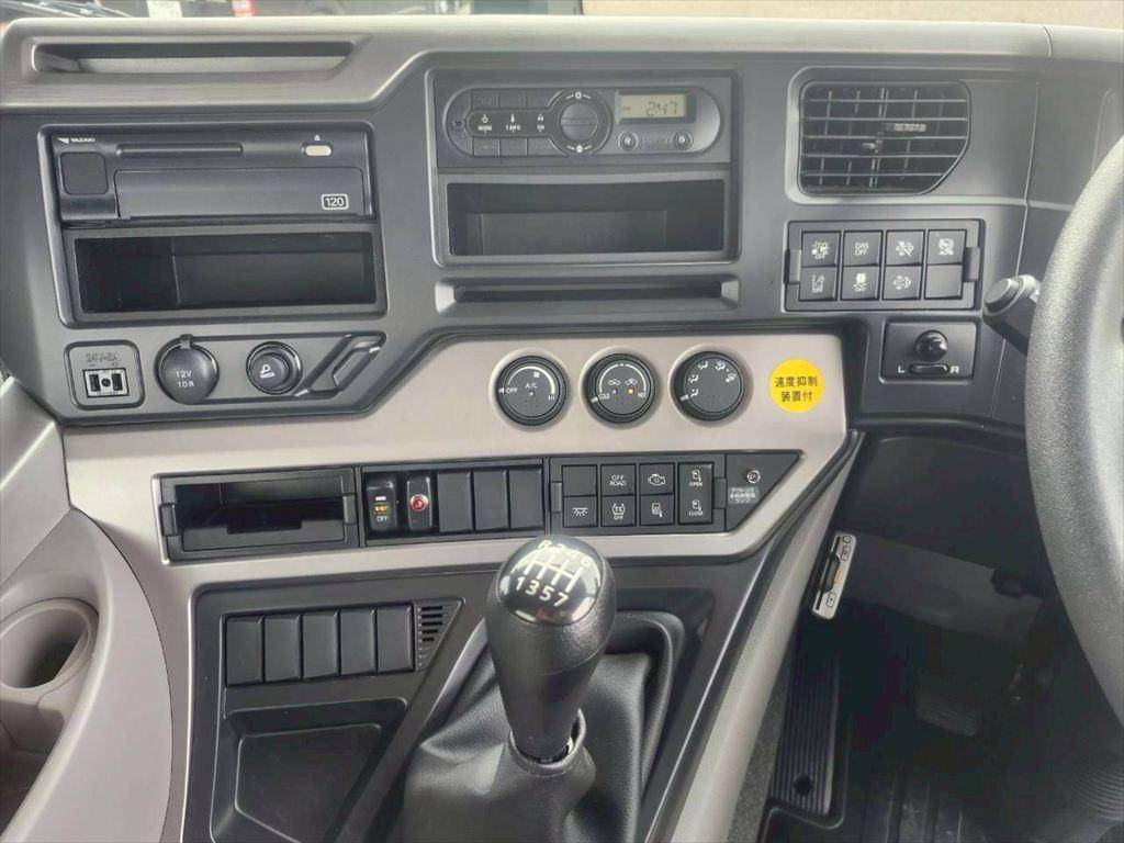 UDトラックスクオンセルフローダー大型（10t）[写真20]