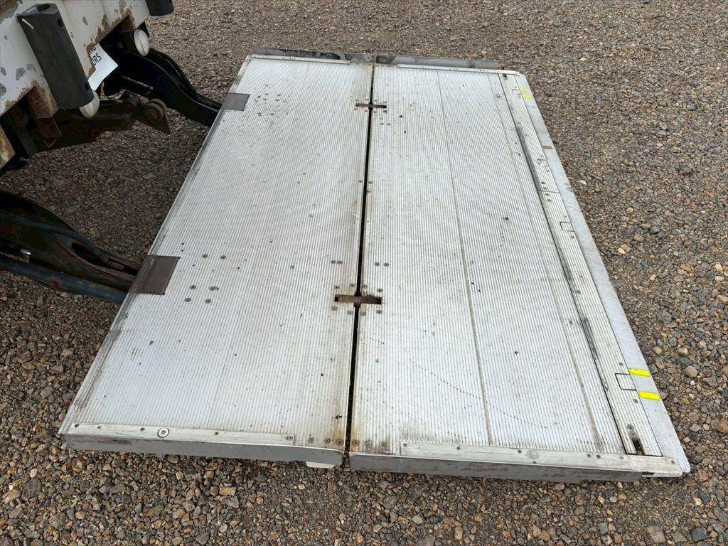 いすゞフォワードアルミウイング中型（4t）[写真11]