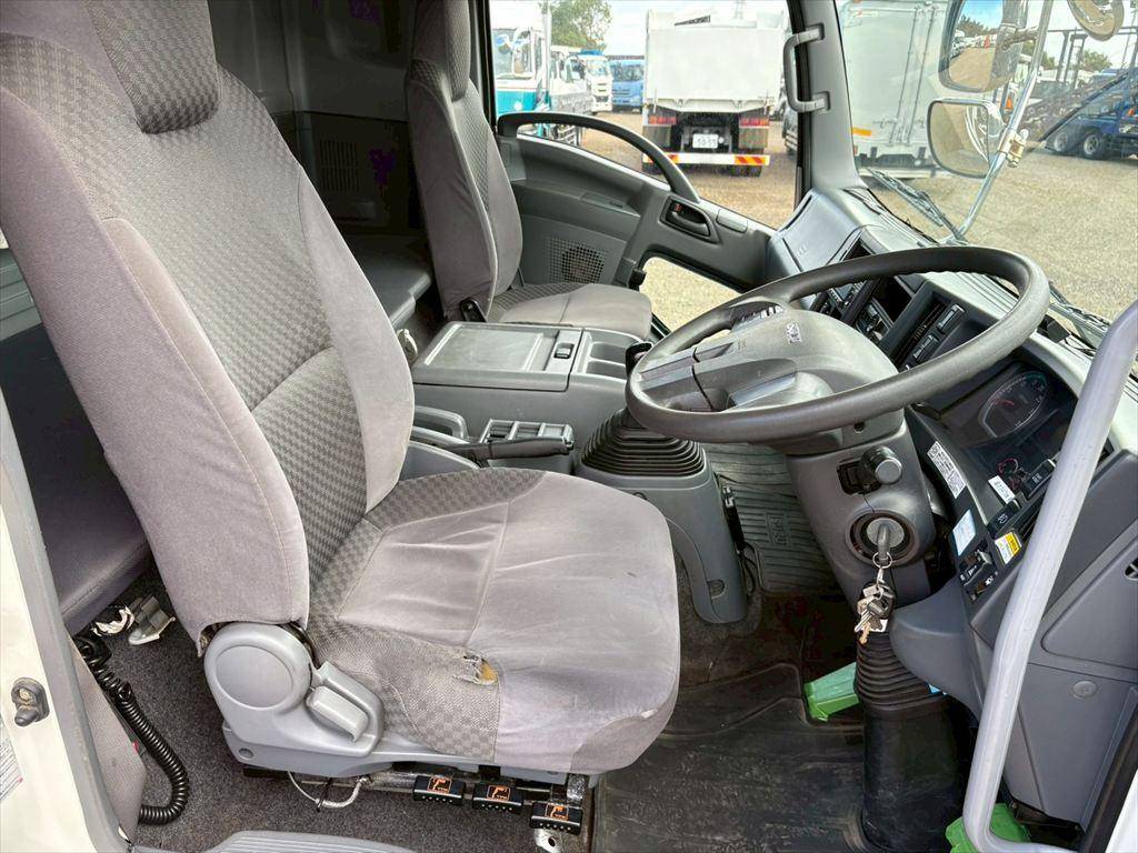 いすゞフォワードアルミウイング中型（4t）[写真20]