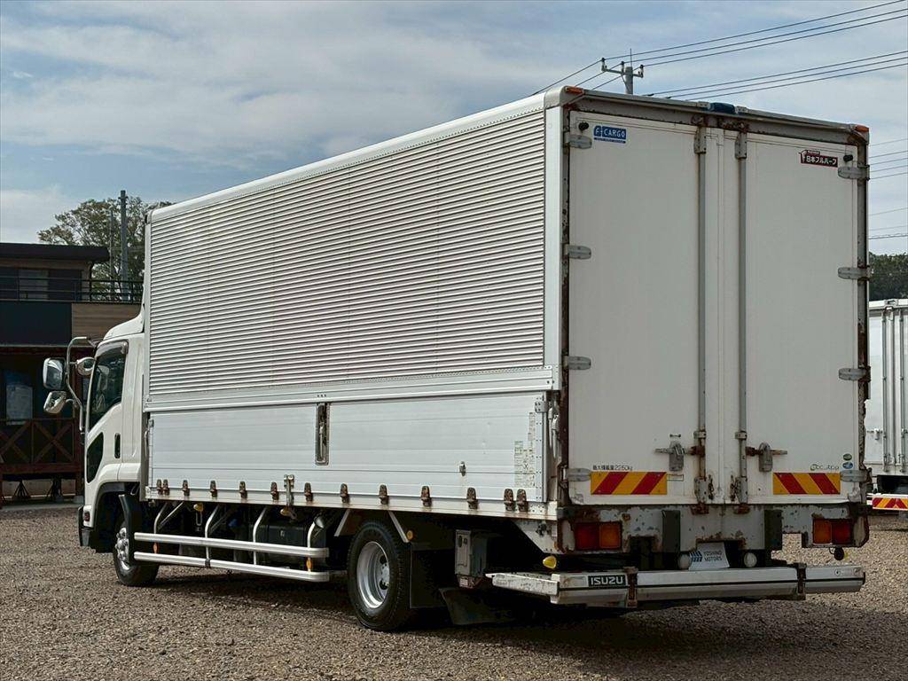 いすゞフォワードアルミウイング中型（4t）[写真03]