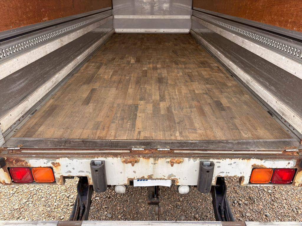 いすゞフォワードアルミウイング中型（4t）[写真08]