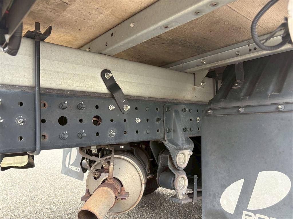 三菱ふそうキャンターアルミバン小型（2t・3t）[写真15]