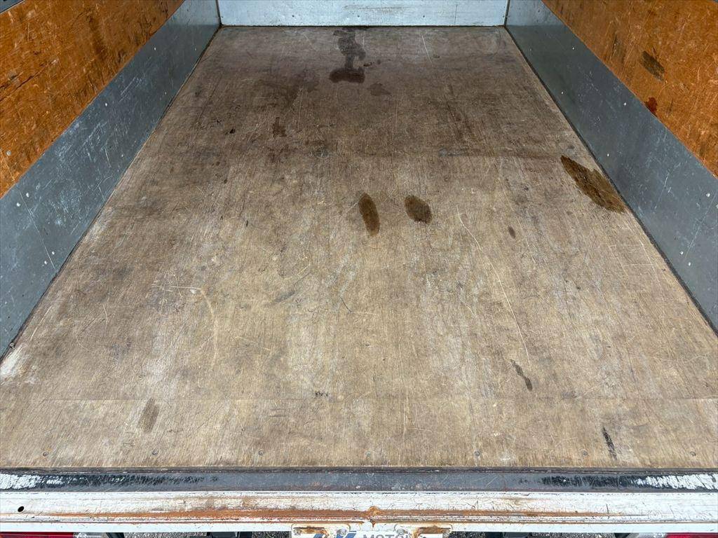 三菱ふそうキャンターアルミバン小型（2t・3t）[写真08]