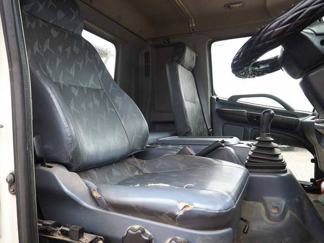 日野レンジャーコンテナ専用車増トン（6t・8t）[写真32]