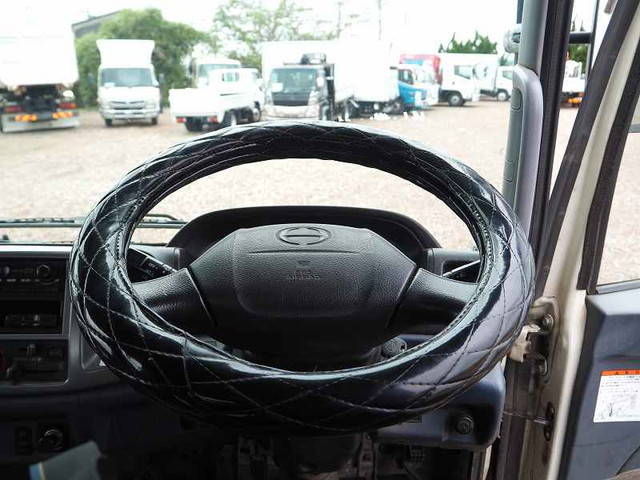 日野レンジャーコンテナ専用車増トン（6t・8t）[写真40]