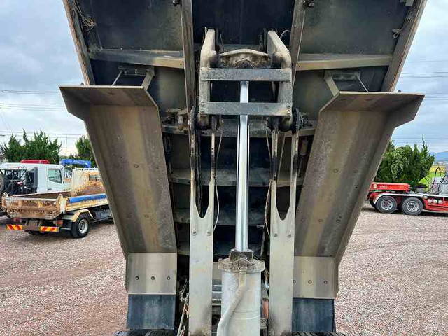 UDトラックスその他の車種ダンプ大型（10t）[写真24]