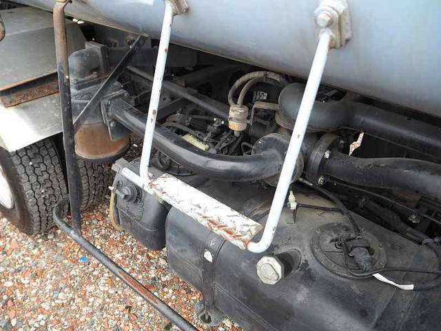 三菱ふそうキャンターバキュームカー小型（2t・3t）[写真12]