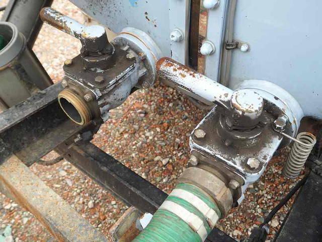 三菱ふそうキャンターバキュームカー小型（2t・3t）[写真23]