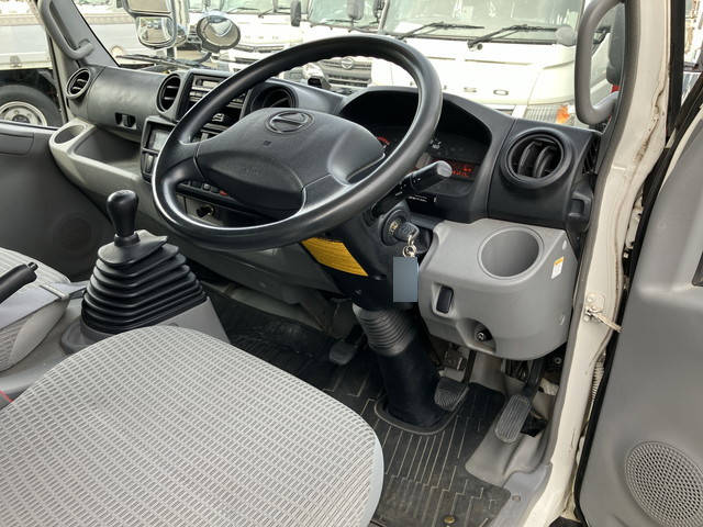 日野デュトロ冷凍車（冷蔵車）小型（2t・3t）[写真32]