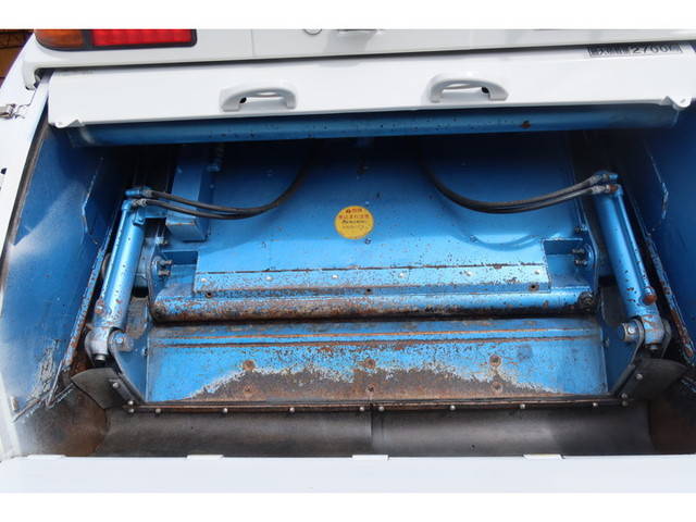 いすゞエルフパッカー車（塵芥車）小型（2t・3t）[写真14]