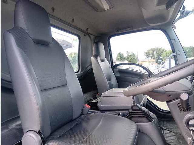 いすゞフォワードコンテナ専用車中型（4t）[写真25]