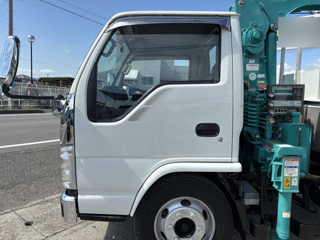 いすゞエルフクレーン3段中型（4t）[写真12]