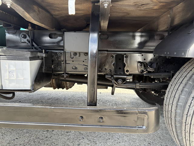 いすゞエルフクレーン3段中型（4t）[写真16]