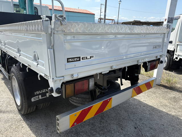 いすゞエルフクレーン3段中型（4t）[写真03]