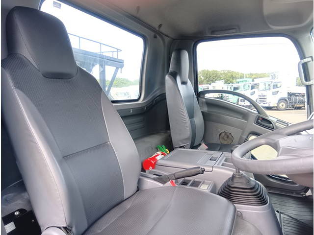 UDトラックスコンドルコンテナ専用車中型（4t）[写真22]