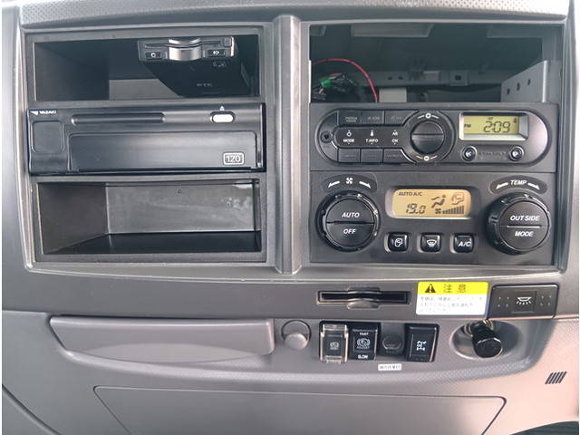 UDトラックスコンドルコンテナ専用車中型（4t）[写真26]