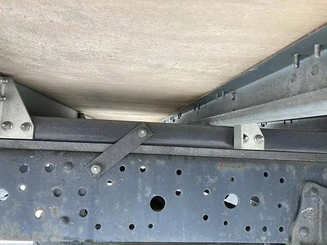 いすゞエルフアルミバン小型（2t・3t）[写真20]