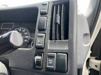 いすゞエルフアルミバン小型（2t・3t）[写真32]