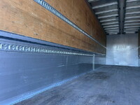 いすゞギガアルミウイング大型（10t）[写真13]